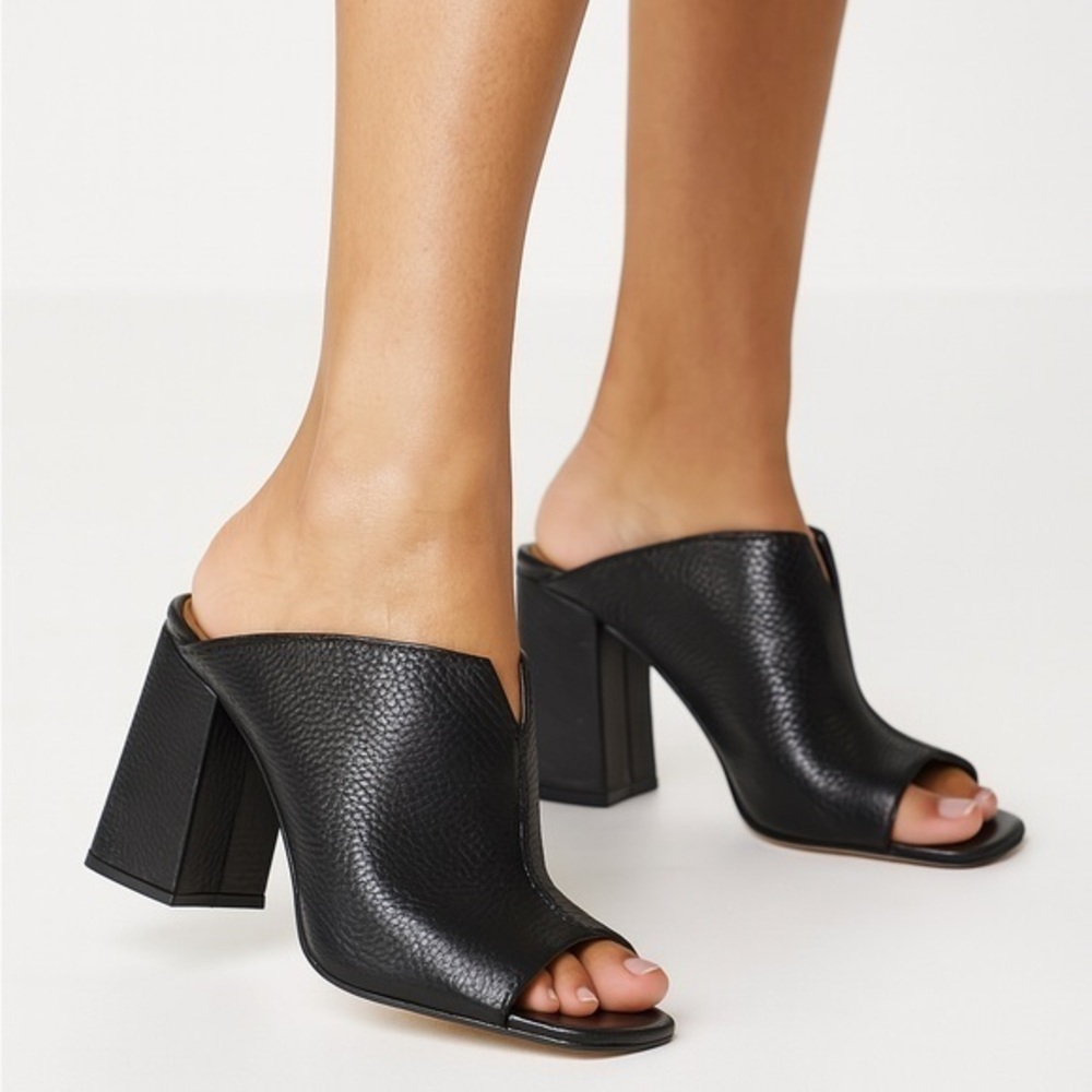 Vince Camuto Black Leather Mule Sandals Block Heel Open Toe Size 6.5